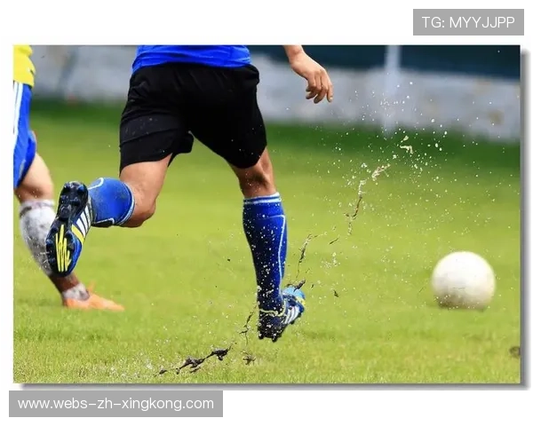 足球后腰精准长传撕裂整条后防