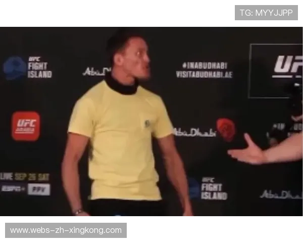 UFC 选手比赛中边打边笑