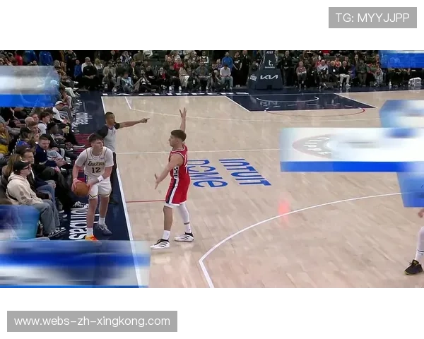 东契奇背后运球晃开防守后抛投得手 东契奇背后运球晃开防守后抛投得手