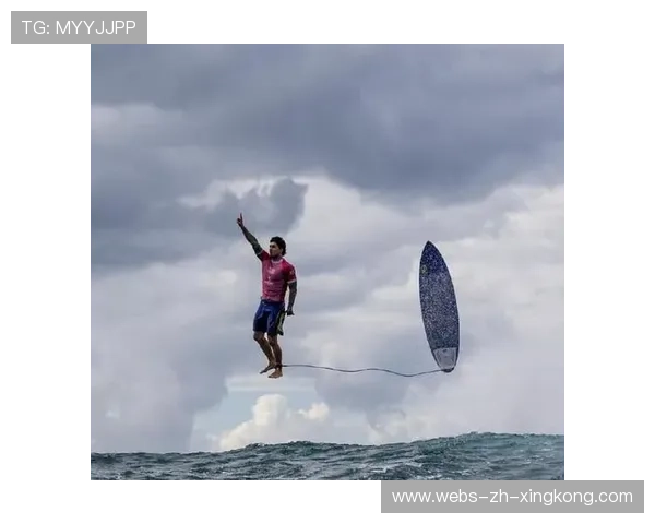 冲浪男选手和海豚一起冲浪成绝美画 冲浪男选手和海豚一起冲浪成绝美画